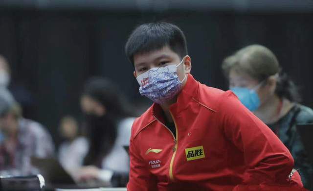 美脚社双女s高跟踩虐视频